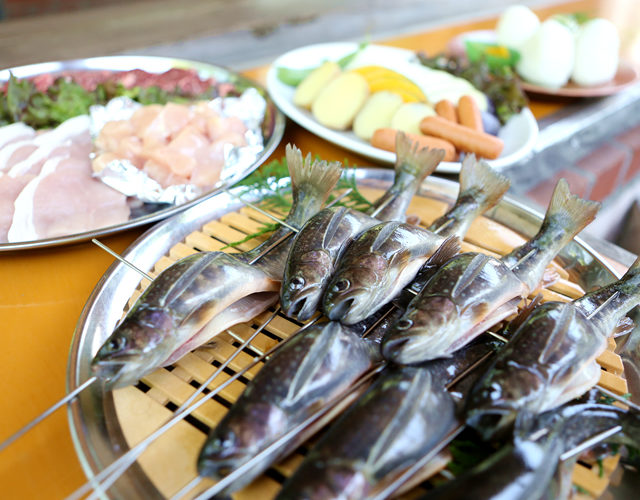 バーベキュー 滋賀県奥永源寺でイワナ料理 釣り バーベキューを楽しむ
